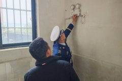 道堆放的杂物也严沉影响逃生